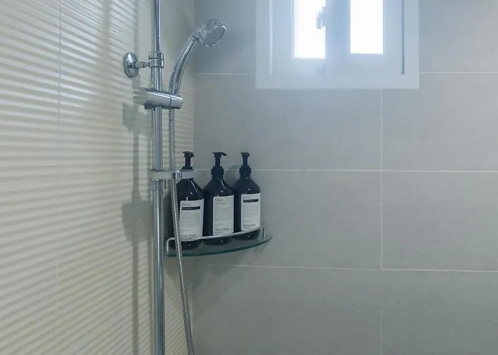 B&B 엘리베이터 무료주차 6,7호선 지하철7분 경춘선숲길 공리단길 성수 강남 명동 종로 서울역 6100번공항버스 서울특별시