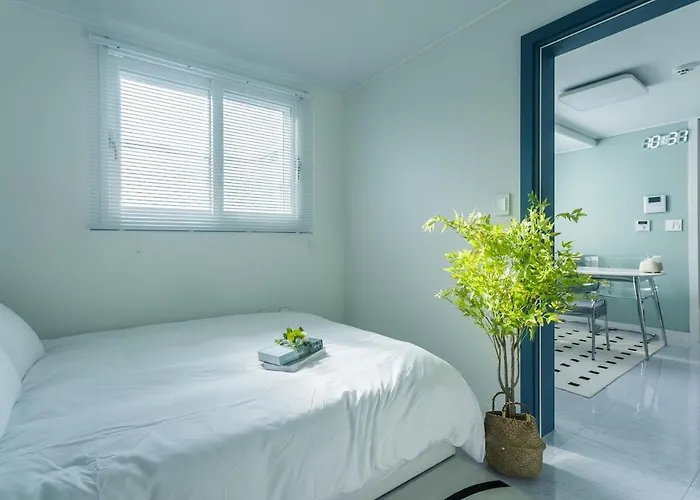 B&B 엘리베이터 무료주차 6,7호선 지하철7분 경춘선숲길 공리단길 성수 강남 명동 종로 서울역 6100번공항버스 서울특별시