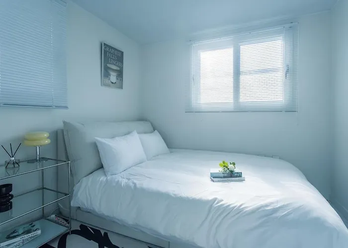 B&B 엘리베이터 무료주차 6,7호선 지하철7분 경춘선숲길 공리단길 성수 강남 명동 종로 서울역 6100번공항버스 서울특별시