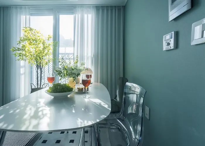 B&B 엘리베이터 무료주차 6,7호선 지하철7분 경춘선숲길 공리단길 성수 강남 명동 종로 서울역 6100번공항버스 서울특별시